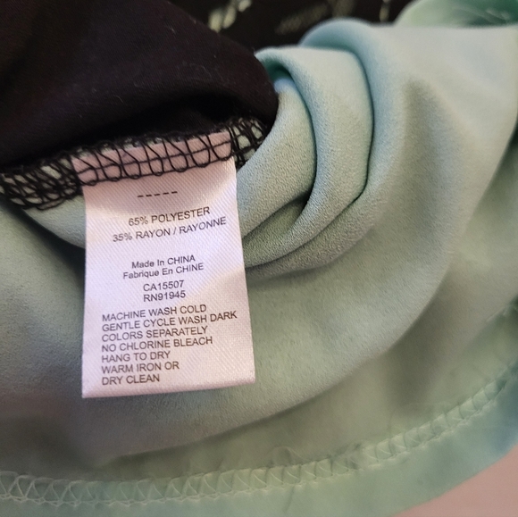 NWOT Chic Black Lace Overlay Women's Top, Size Small - Picture 5 of 5